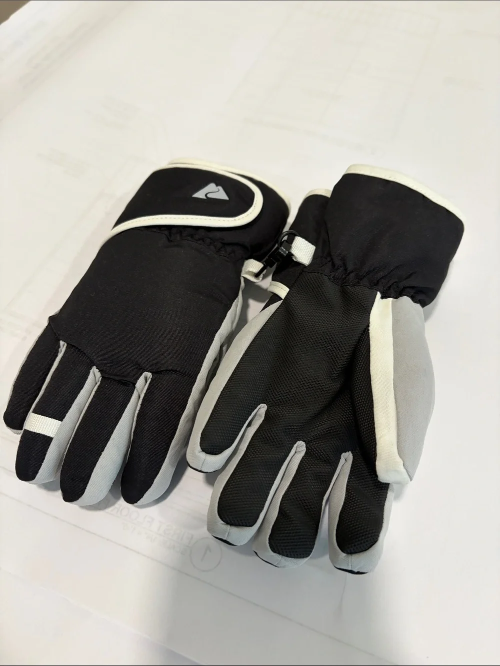Ozark Trail Kids Gloves -